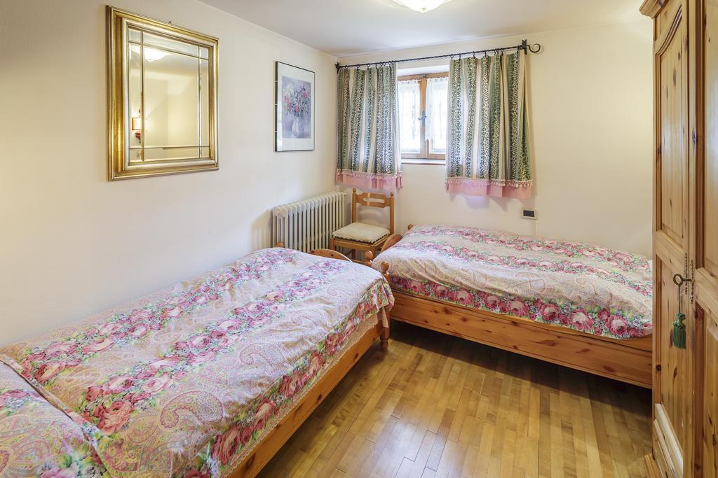 Villa Casanova - Stayincortina Cortina dʼAmpezzo Szoba fotó